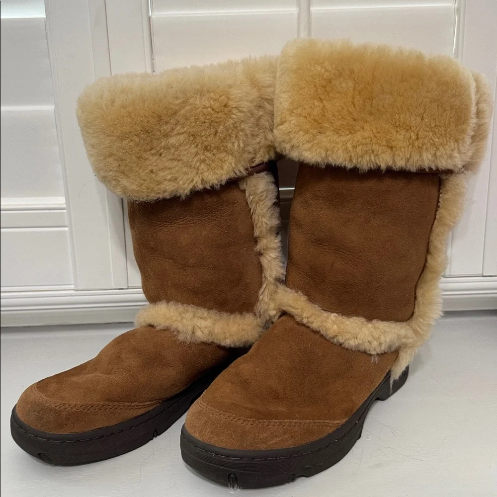 UGG Shearling Lined Leather boots, cuff rolls down or up. - Picture 2 of 8